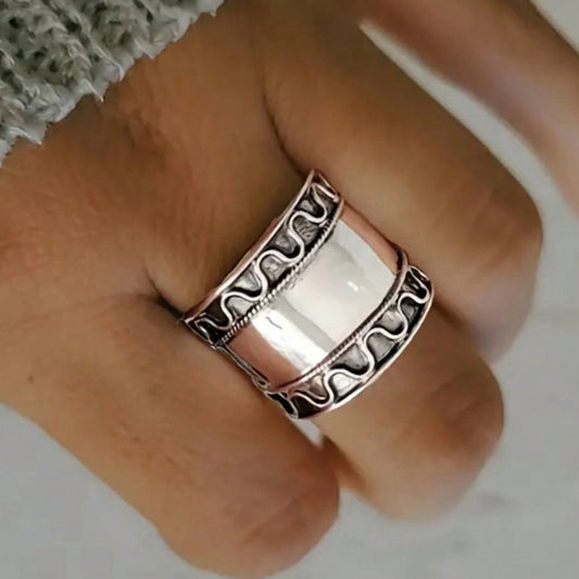 Retro Fashion And Personalized Women's Wide Carved Ring