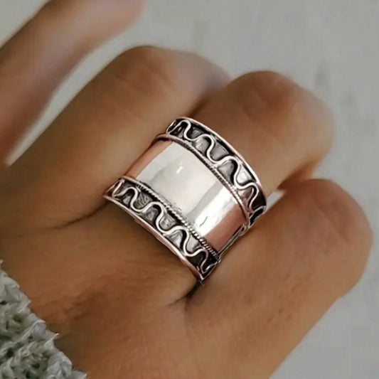 Retro Fashion And Personalized Women's Wide Carved Ring