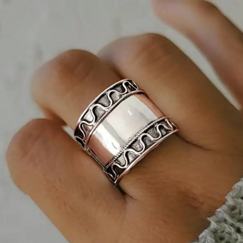 Retro Fashion And Personalized Women's Wide Carved Ring