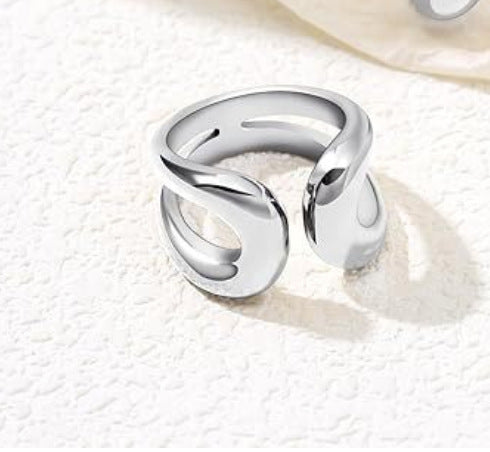 Women's Adjustable Alloy Geometric Hollow Ring